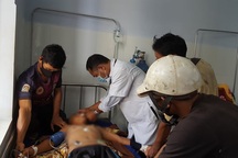 Bị sét đánh khi đang gặt lúa, 3 người thương vong