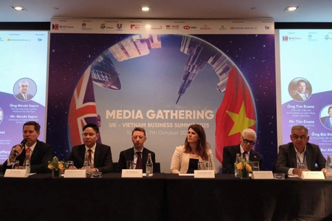 Doanh nghiệp Anh đồng hành với Việt Nam xây dựng IFC và Net Zero