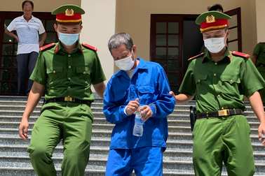 U60 tiêm thuốc trừ sâu vào vợ vì nghi hết yêu