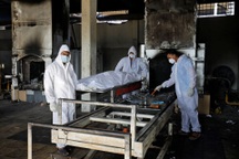 Hơn 300.000 người đã chết vì Covid-19, Ấn Độ "khó tránh" làn sóng thứ ba