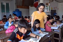 Bà giáo gần 20 năm dạy chữ cho học trò nghèo ở Cà Mau