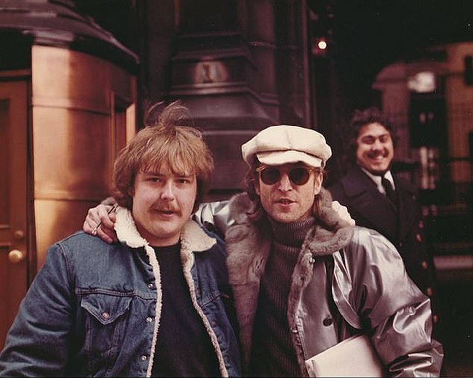 Khoảnh khắc huyền thoại âm nhạc John Lennon ký tên lưu niệm cho kẻ sát nhân - 3 Khoảnh khắc huyền thoại âm nhạc John Lennon ký tên lưu niệm cho kẻ sát nhân - 3