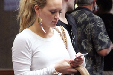 Chồng Hilary Duff “bỏ bê” vợ sau 2 tháng kết hôn