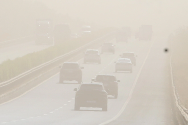 Bụi đỏ sân bay Long Thành lại "bủa vây" cao tốc, khu dân cư