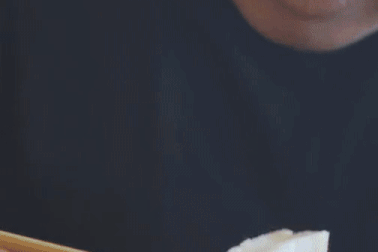 Phản ứng của du khách ngoại quốc khi lần đầu ăn thử bún đậu mắm tôm