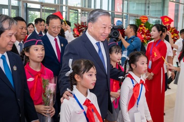 Tổng Bí thư Tô Lâm đánh trống khai giảng năm học 2025-2026