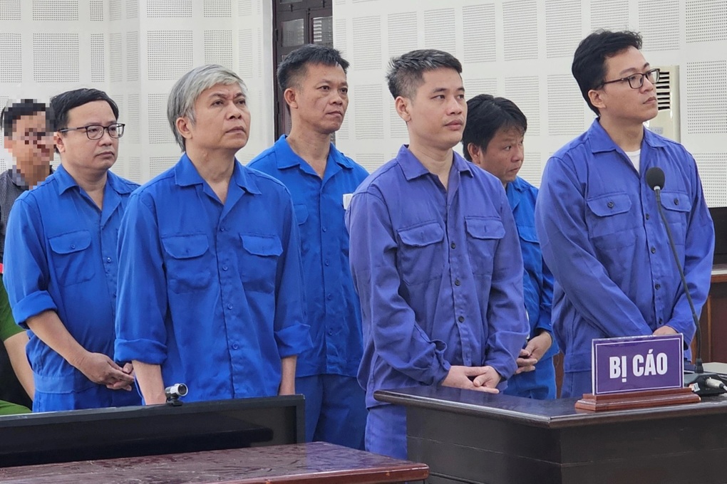 Cựu chủ tịch quận ở Đà Nẵng cùng thuộc cấp lĩnh án vì nhận lại quả - 1 Cựu chủ tịch quận ở Đà Nẵng cùng thuộc cấp lĩnh án vì nhận lại quả - 1
