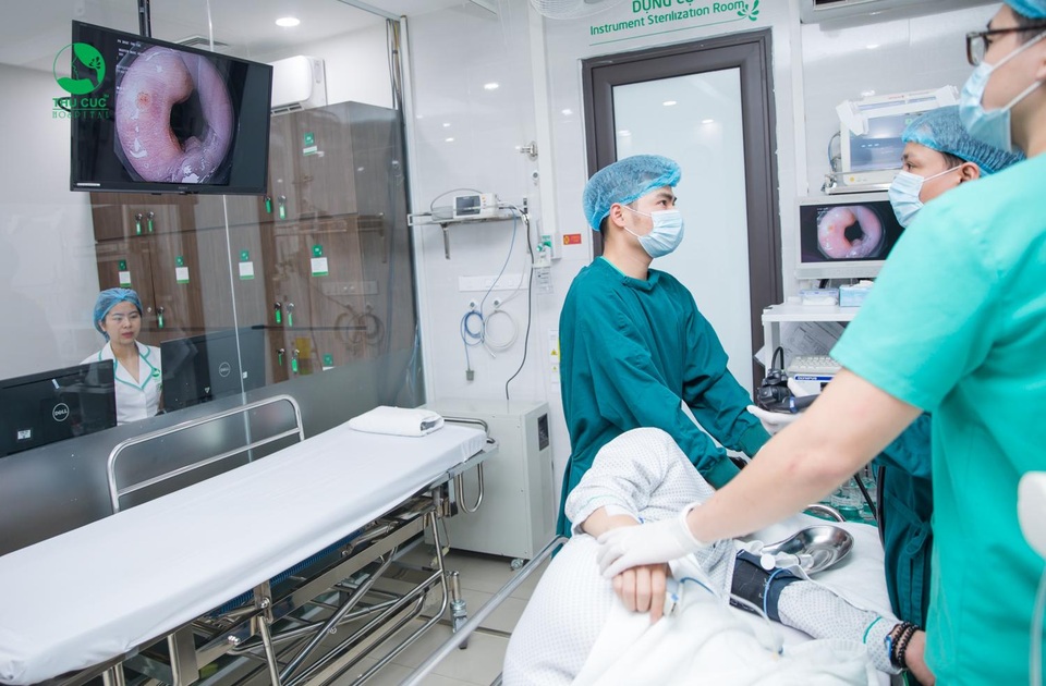 Ung thư dạ dày trong Hoa hồng trên ngực trái, Thái ngoài đời đi nội soi dạ dày ngay - 3 Ung thư dạ dày trong Hoa hồng trên ngực trái, Thái ngoài đời đi nội soi dạ dày ngay - 3