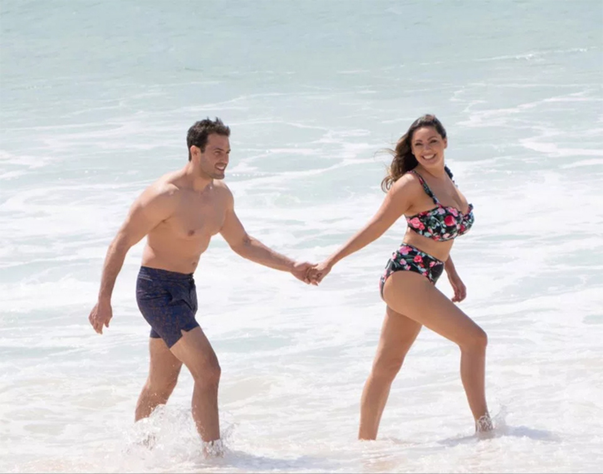 Mỹ nhân Kelly Brook quyến rũ, tự hào với vẻ đẹp tự nhiên ở tuổi U50 - 7 Mỹ nhân Kelly Brook quyến rũ, tự hào với vẻ đẹp tự nhiên ở tuổi U50 - 7