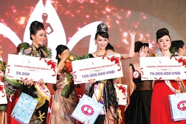 30 người đẹp bước vào chung kết “Nữ hoàng trang sức 2013”