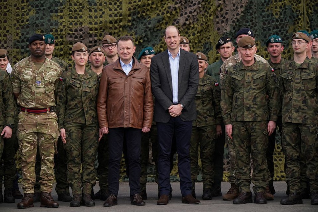 Thái tử Anh William bất ngờ tới biên giới Ba Lan - Ukraine - 3 Thái tử Anh William bất ngờ tới biên giới Ba Lan - Ukraine - 3