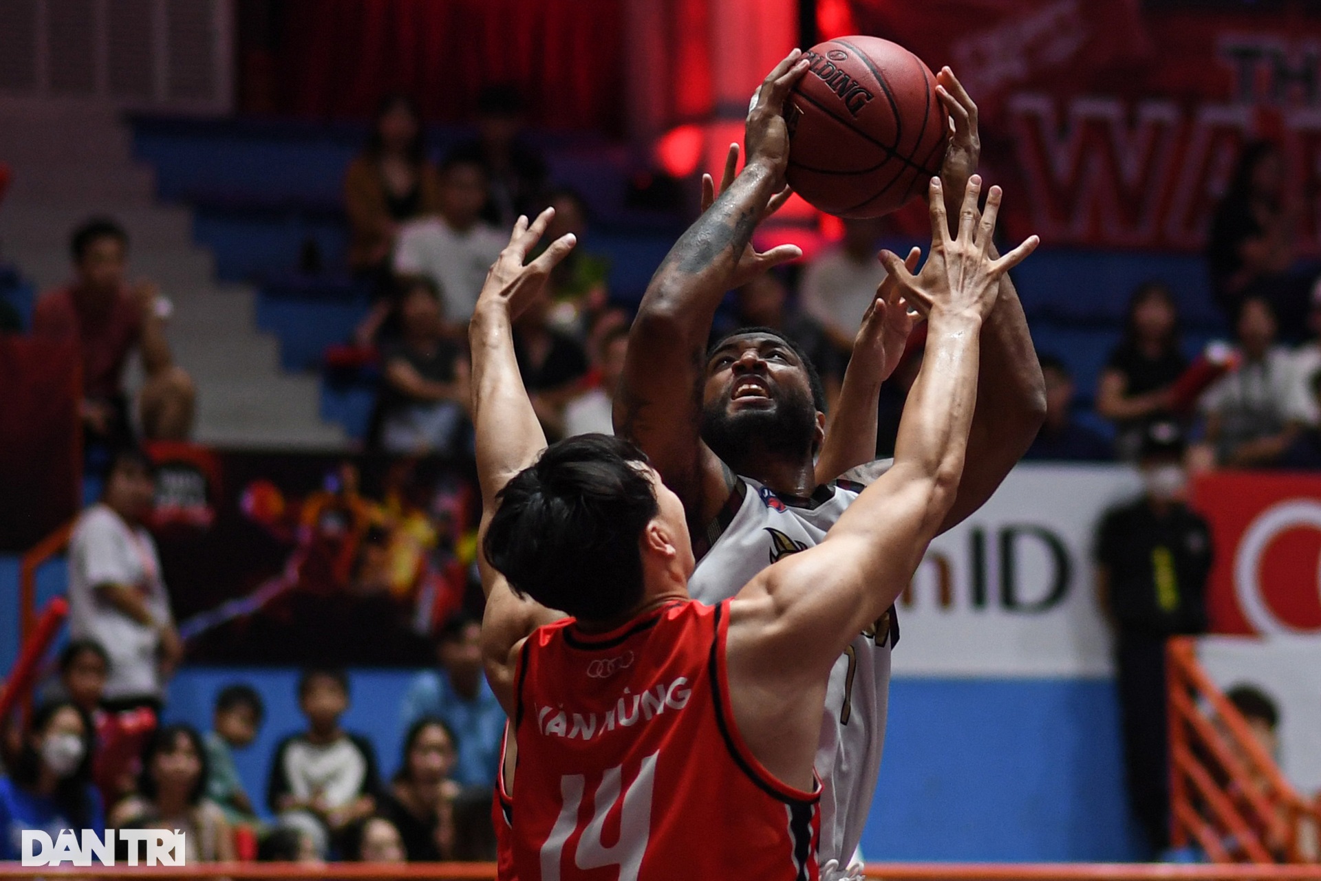CĐV Saigon Heat đốt cháy nhà thi đấu Tây Hồ trong niềm vui chiến thắng - 14 CĐV Saigon Heat đốt cháy nhà thi đấu Tây Hồ trong niềm vui chiến thắng - 14