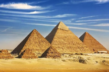 Kim tự tháp Ai Cập mọc bên dòng sông "ma"