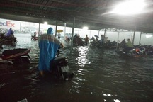 Mưa quá lớn, nhiều chuyến bay không thể hạ cánh