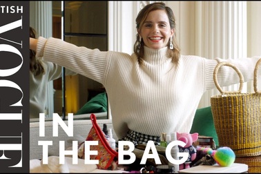 Lục túi xách của Emma Watson