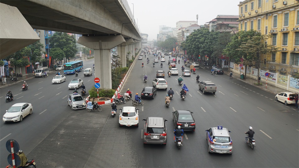 Người dân đổ về quê, cửa ngõ phía Nam Hà Nội ùn tắc sáng 28 Tết - 11 Người dân đổ về quê, cửa ngõ phía Nam Hà Nội ùn tắc sáng 28 Tết - 11