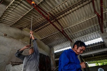 Nam Định: Phập phù nghề thổi thuỷ tinh Xối Chì