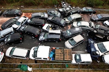 Tai nạn “dồn toa” 52 xe ô tô, 3 người thiệt mạng