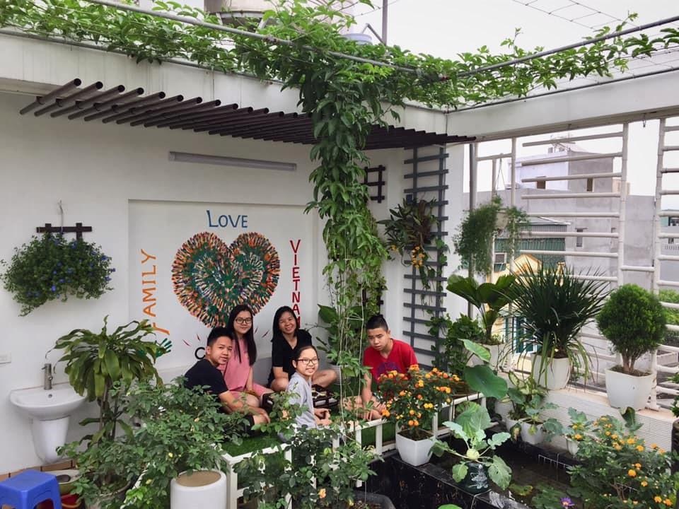 Người đàn ông Hà Nội phủ xanh sân thượng với khu vườn rau, trái sai trĩu - 11