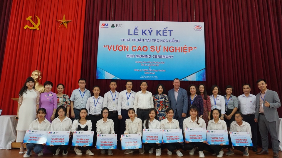 MM Mega Market Việt Nam khởi động chương trình học bổng “Vươn Cao Sự Nghiệp” - 3 MM Mega Market Việt Nam khởi động chương trình học bổng “Vươn Cao Sự Nghiệp” - 3
