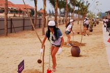 Người đẹp Hoa hậu trái đất trồng cây xanh tại Đà Nẵng