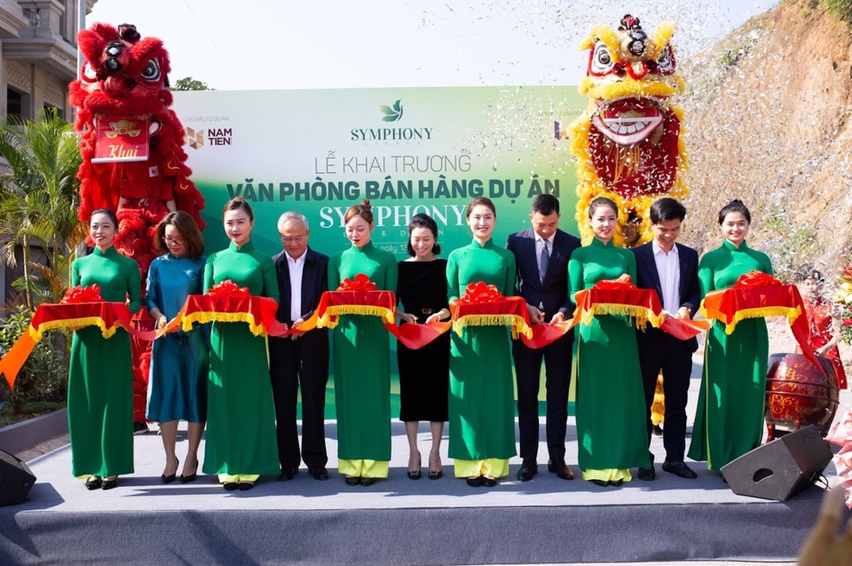 Tưng bừng sự kiện ra quân và khai trương văn phòng bán hàng dự án Symphony Garden - 3 Tưng bừng sự kiện ra quân và khai trương văn phòng bán hàng dự án Symphony Garden - 3