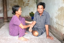 Số phận éo le của người đàn ông bị viên đạn lạc găm vào đầu từ nhỏ