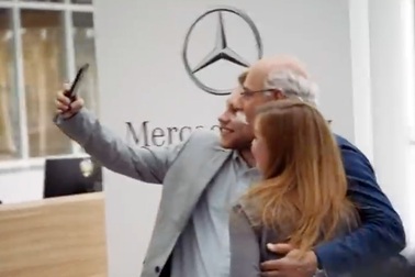 BMW “búng” Mercedes-Benz trong ngày thay tướng