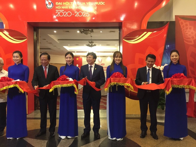 Tôn vinh các ấn phẩm và tác phẩm ảnh báo chí tiêu biểu - Ảnh 1. Tôn vinh các ấn phẩm và tác phẩm ảnh báo chí tiêu biểu - Ảnh 1.