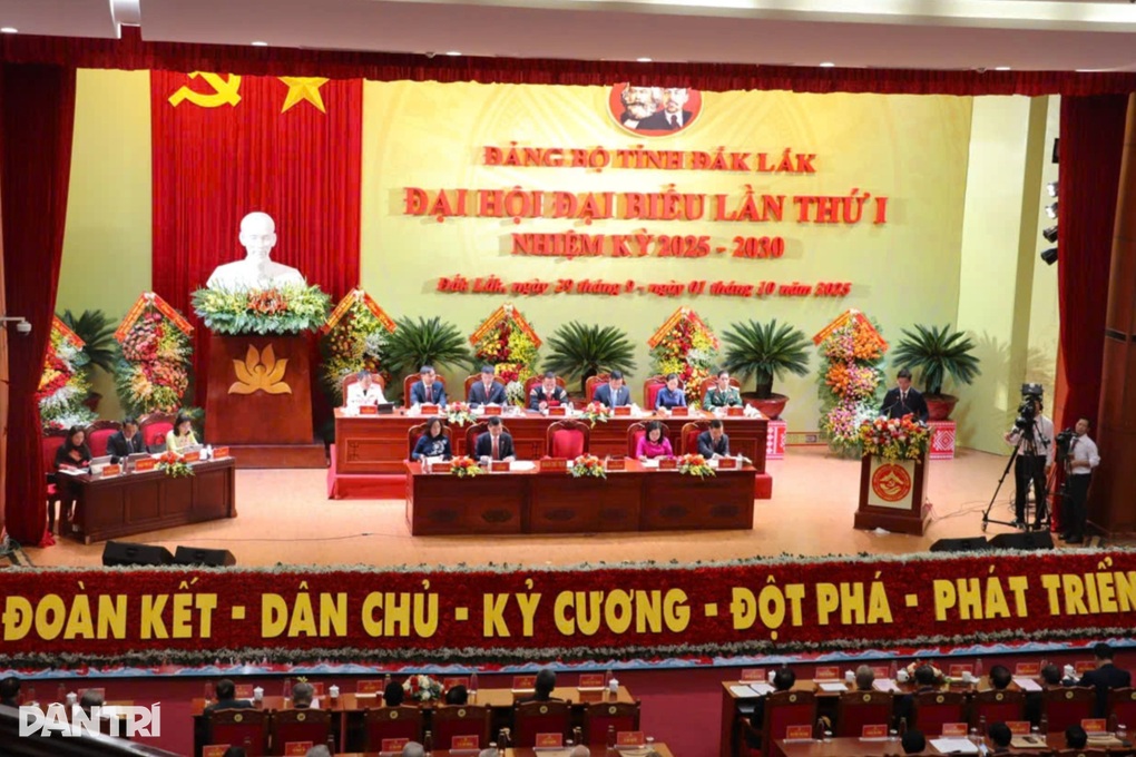 Ông Nguyễn Đình Trung tiếp tục giữ chức Bí thư Tỉnh ủy Đắk Lắk - 1