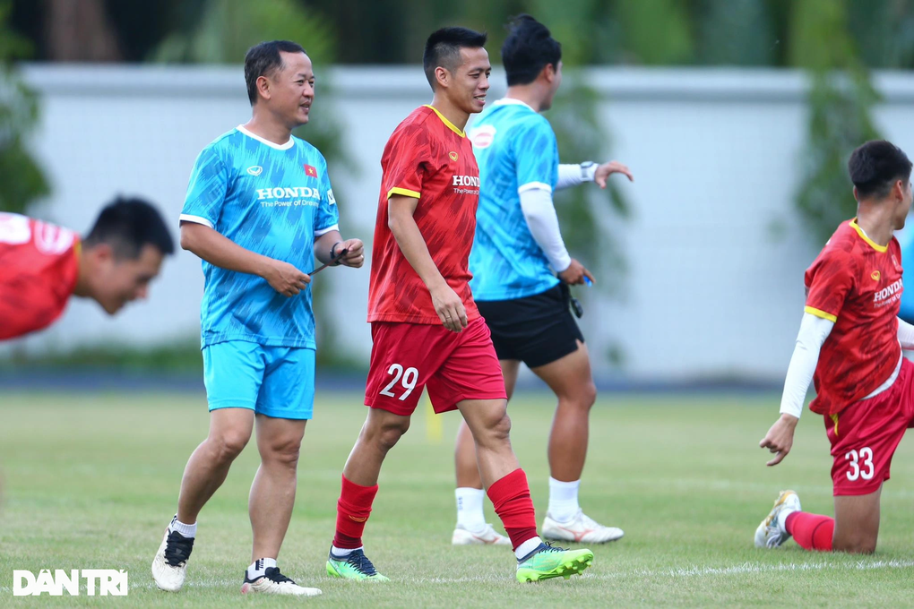 Thành Chung hội quân, Văn Quyết không tranh áo số 10 với Công Phượng - 2