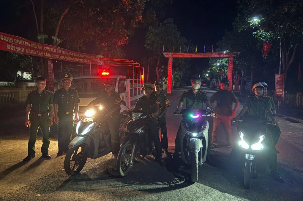 Huy động hơn 100 người truy tìm phạm nhân trốn trại - 1 Huy động hơn 100 người truy tìm phạm nhân trốn trại - 1