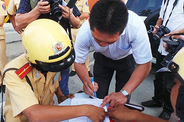 Bộ Tư pháp giám sát dự thảo cho phép CSGT “ưu tiên” xe cán bộ cấp cao