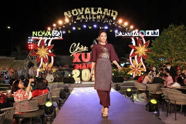 Hoa hậu Đặng Thu Thảo duyên dáng với áo dài xuân