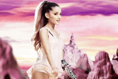 Mua Yamaha Grande, hội "cạ cứng" quẩy tung đêm nhạc Ariana Grande