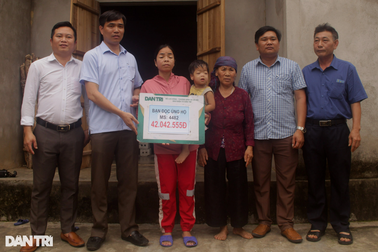 Hơn 100 triệu đồng đến với hai mẹ con mắc căn bệnh lạ