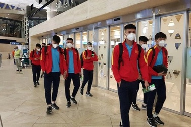 Đội tuyển Việt Nam về đến Hà Nội, HLV Park Hang Seo ra lệnh "đặc biệt"