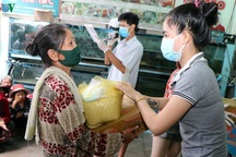 Doanh nghiệp Việt Nam giúp đồng bào tại Campuchia phòng chống Covid-19