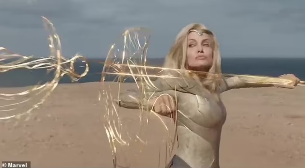 Vẻ đẹp nữ thần của Angelina Jolie trong phim mới - 1 Vẻ đẹp nữ thần của Angelina Jolie trong phim mới - 1