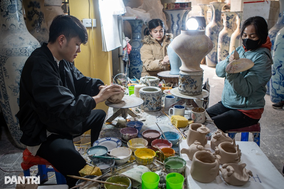 Ngã rẽ của chàng trai mở tiệm gớm, làm gốm xấu lạ ở làng nghề Bát Tràng - 1 Ngã rẽ của chàng trai mở tiệm gớm, làm gốm xấu lạ ở làng nghề Bát Tràng - 1
