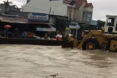 Đoàn giáo viên đi du lịch Nha Trang gặp lở đất, 5 người thương vong