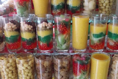 Có bao nhiêu “độc tố” trong một cốc chè nhiều màu?