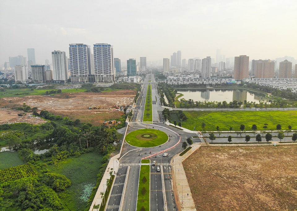 Tuyến đường huyết mạch nối 3 quận nội thành Hà Nội ngập trong rác thải - 13 Tuyến đường huyết mạch nối 3 quận nội thành Hà Nội ngập trong rác thải - 13