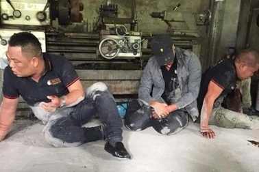 Người dân cầu cứu ai khi bị đòi nợ thuê tạt chất bẩn, "khủng bố"?