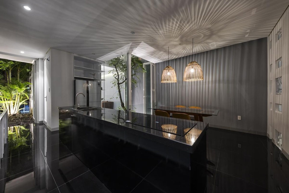 Ngôi nhà có 300 cửa sổ, gia chủ mỗi tháng chỉ tốn 200.000 đồng tiền điện - 6