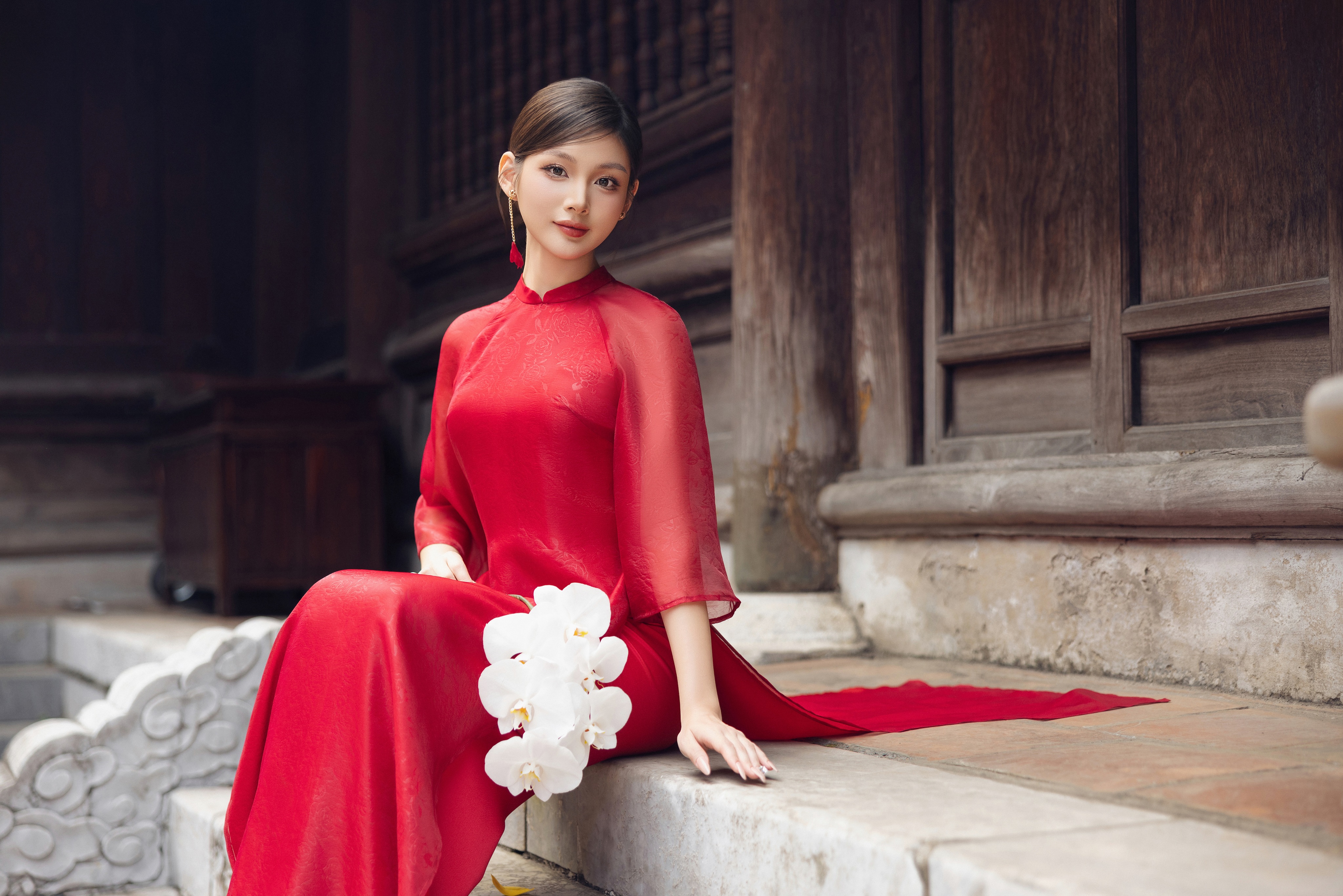 Những mẫu áo dài Tết vừa tinh tế, vừa tôn dáng cho phái đẹp - 1 Những mẫu áo dài Tết vừa tinh tế, vừa tôn dáng cho phái đẹp - 1