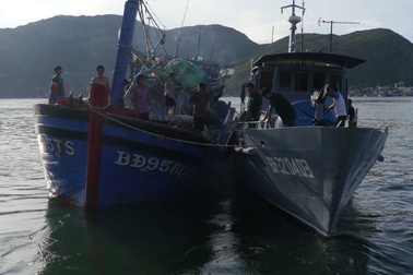 Cứu thành công 14 ngư dân gặp nạn trên biển