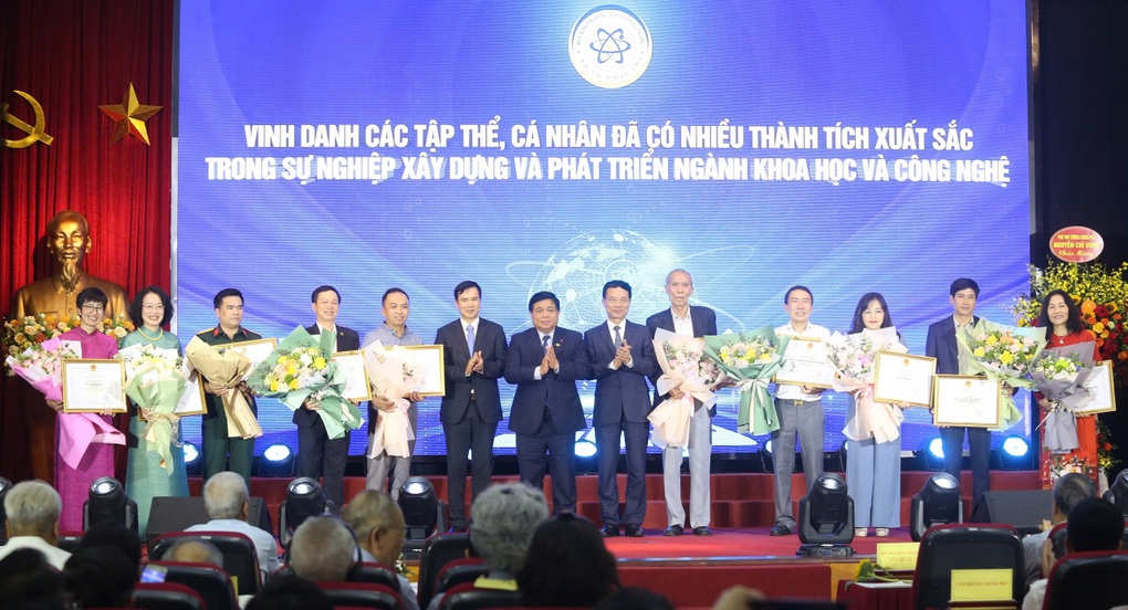 វិទ្យាសាស្ត្រចុះពីផែនដីទៅមេឃ៖ ការអភិវឌ្ឍបច្ចេកវិទ្យាតម្រង់ទិសទីផ្សារ - ៨ Khoa học đi từ đất lên trời: Thị trường định hướng phát triển công nghệ - 8