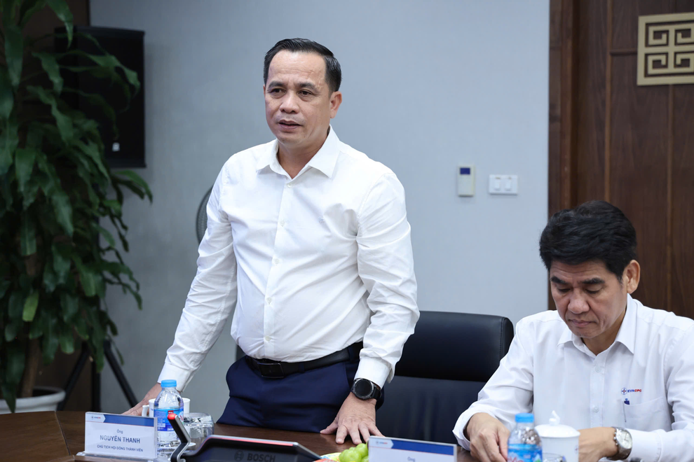 EVNCPC hỗ trợ 2,5 tỷ đồng cho EVNNPC, EVNHANOI và EVNNPT - 4 EVNCPC hỗ trợ 2,5 tỷ đồng cho EVNNPC, EVNHANOI và EVNNPT - 4