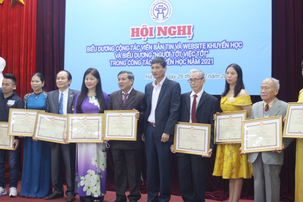 Hội Khuyến học Hà Nội biểu dương gương Người tốt việc tốt - 4 Hội Khuyến học Hà Nội biểu dương gương Người tốt việc tốt - 4